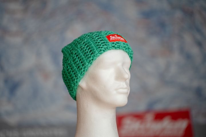 a mannequin head with a knit hat SkiWelt