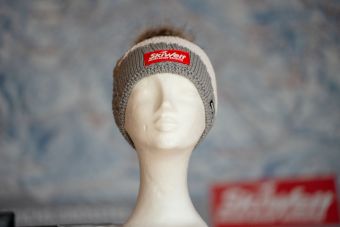 a mannequin head with a knit hat SKIWELT